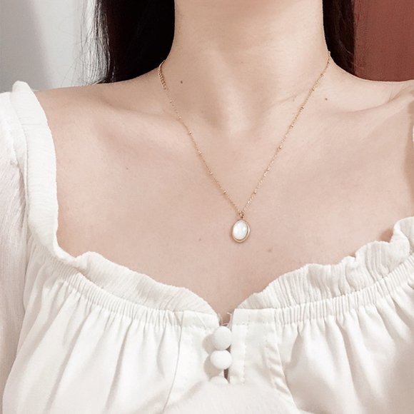 NEW 18K Gold Plated Vintage Retro Mother of Pearl Lolita Oval Pendant Necklace - Picture 5 of 11